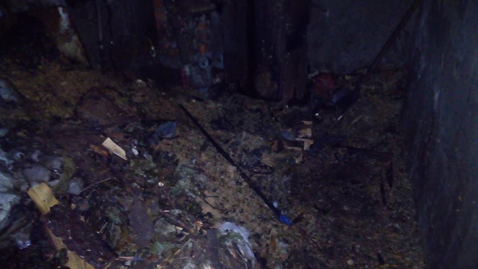 У Мукачеві гасили пожежу в підвалі будинку, вивівши із задимленості 8 людей 