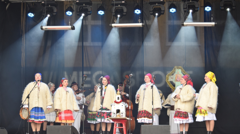 В Ужгороді урочисто стартував гастрономічно-колядницький фестиваль "Василля" (ФОТО)