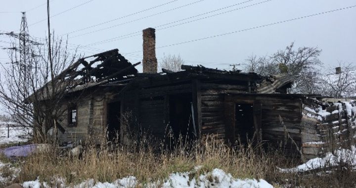 На місці пожежі в літній кухні у Воловці виявили тіло власника