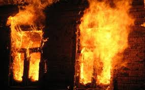 Унаслідок пожежі у Мукачеві власник будинку опинився в реанімації
