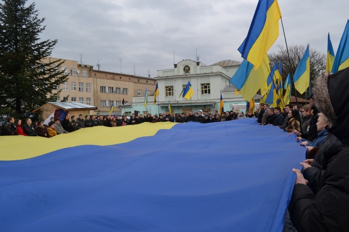До Дня Соборності Ужгородом пройде врочиста хода зі 100-метровим прапором і відкриється тематична виставка