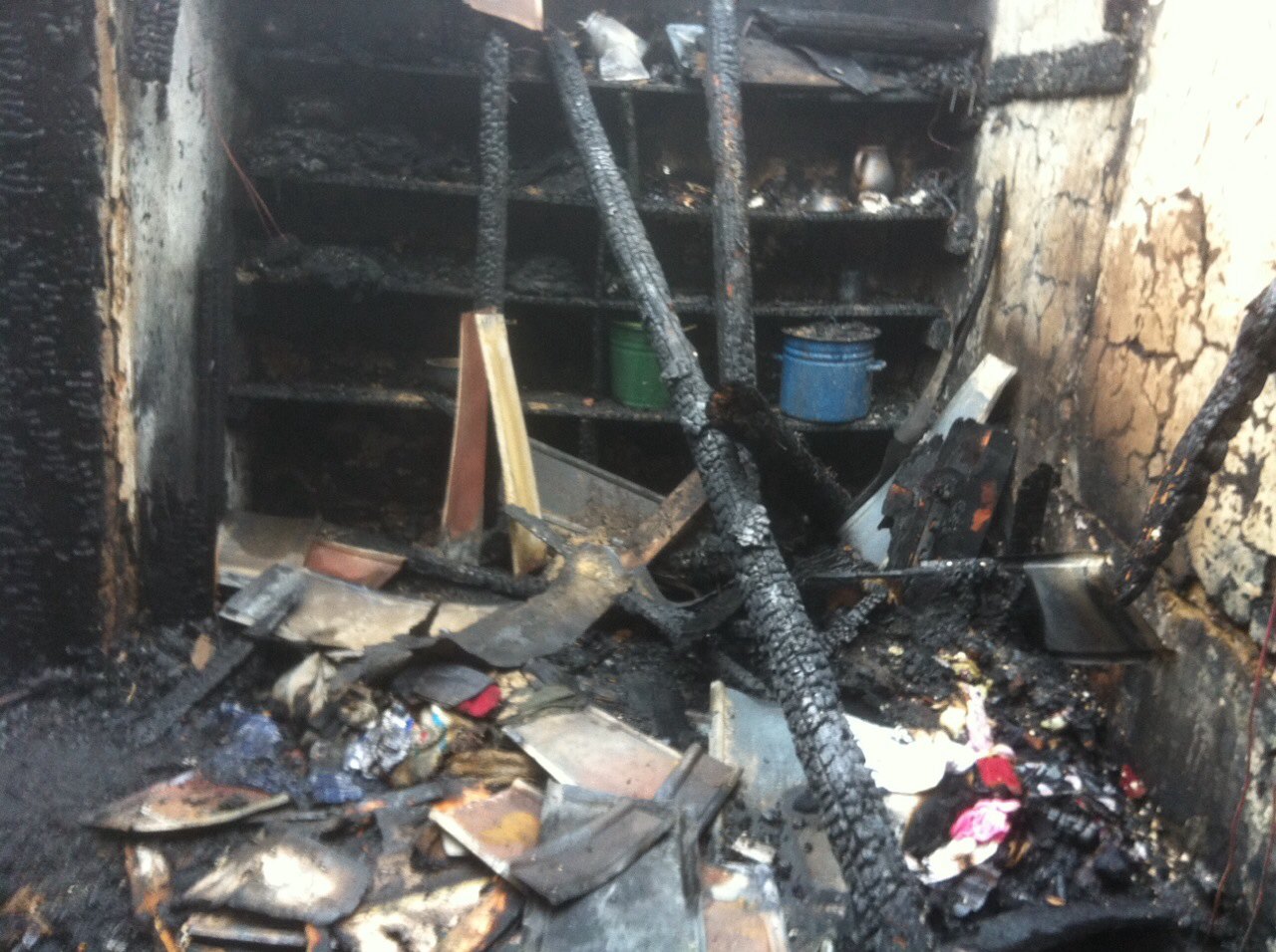 В Ужгороді на місці пожежі в будинку виявили тіло жінки, а в Чопі в пожежі у літній кухні загинув чоловік