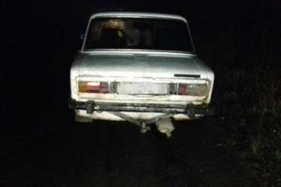 На Рахівщині в кюветі виявили покинуте авто, а згодом – його нетверезого водія
