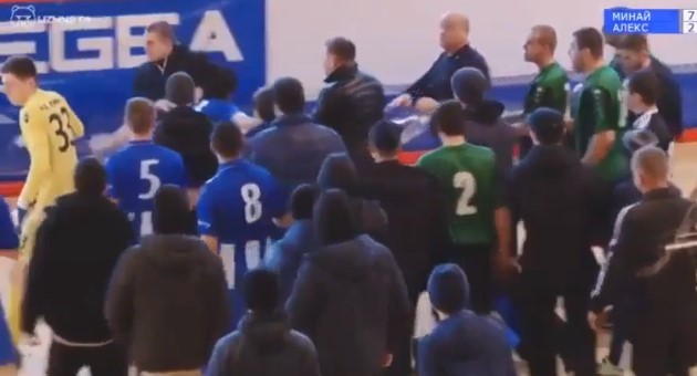 Матч між "Минаєм" і "Алексом" на футзальному турнірі в Ужгороді завершився масовою бійкою за участю футболістів і уболівальників (ВІДЕО)