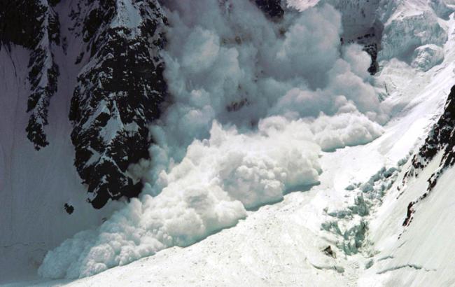 На Закарпатті зійшла снігова лавина на 12,5 тис кубометрів, у горах зберігається значна лавинонебезпека 