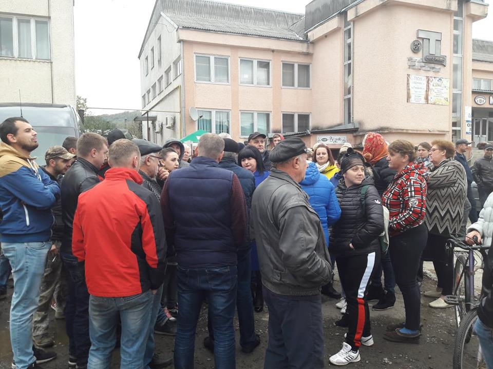 Завдяки громадському тиску ремонт доріг в Керецьках на Свалявщині обіцяють почати вже з понеділка (ФОТО)
