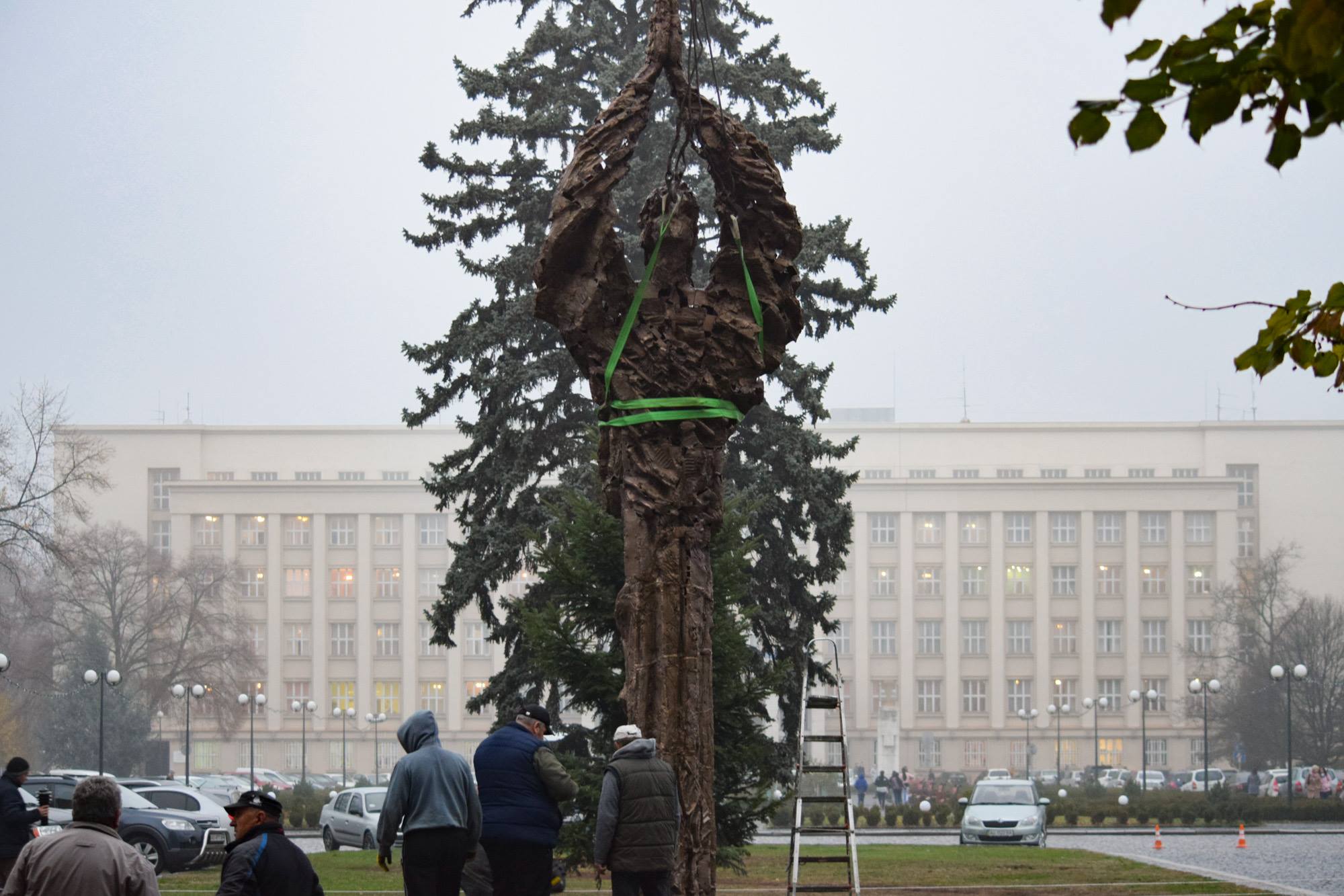 В Ужгороді встановлюють "Свічу пам’яті" за жертвами Голодомору (ФОТО)
