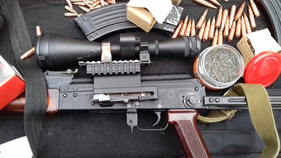 Двох браконьєрів з Прикарпаття з арсеналом зброї в авто затримали біля кордону на Закарпатті (ФОТО)