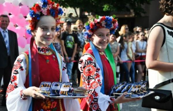Парад випускників у Мукачеві цьогоріч пройде 27 червня