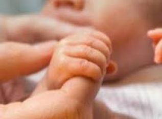 У Мукачеві після поміщення в реанімацію немовляти виявили матір, що віддала стороннім ще трьох дітей
