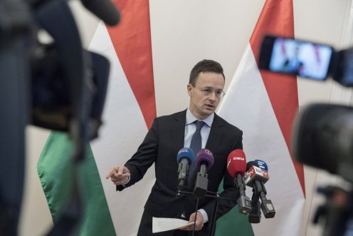 Угорщина під приводом "захисту закарпатських угорців" обіцяє продовжити шантажувати Україну