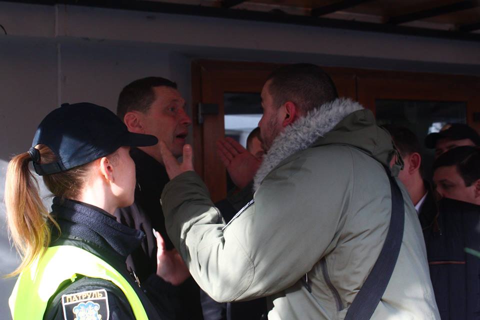 В Ужгороді відбувся "силовий" конфлікт псевдоактивістів з націоналістами (ФОТО)