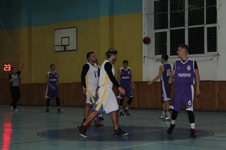 Баскетболісти з Ужгорода "технічно" програли в Калуші через незгоду з рішенням арбітра (ВІДЕО)