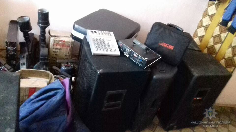Із гаража в Мукачеві чоловік викрав музичне обладнання на 115 тис грн (ФОТО)
