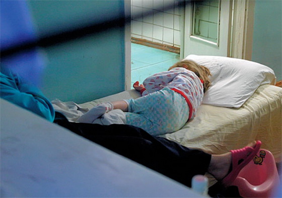 В Ужгороді ще троє дітей потрапили до лікарні з отруєнням невідомою речовиною