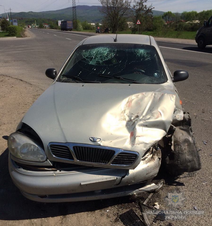 Унаслідок ДТП поблизу Чинадієва на Мукачівщині постраждали водій та пасажирка (ФОТО)