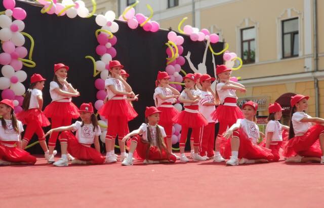 Мукачево яскраво відзначило Міжнародний день танцю (ФОТО)