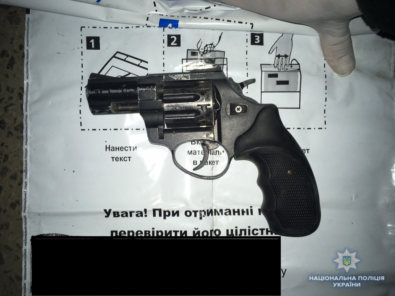 У зупиненій на Виноградівщині "Шкоді" виявили під сидінням пістолет і набої до нього (ФОТО)