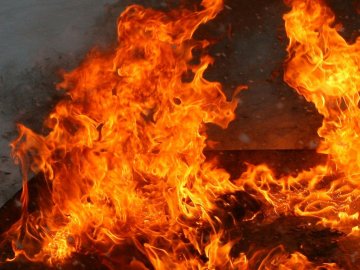 У Мукачеві пожежа понищила ВАЗ, а на Виноградівщині горів житловий будинок