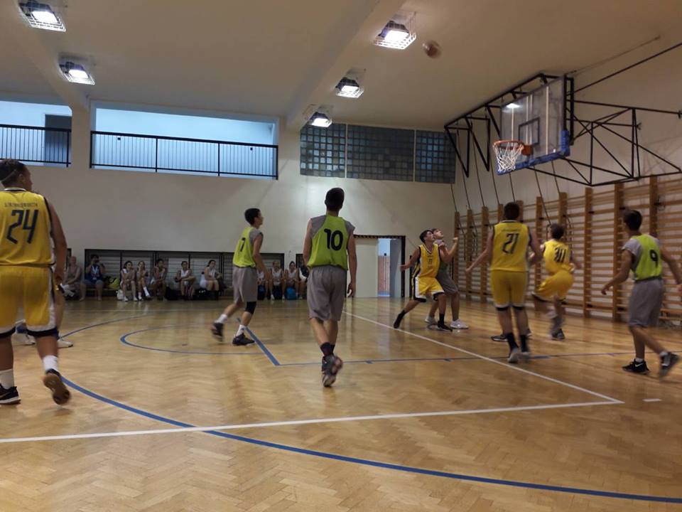 Баскетболісти з Мукачева взяли участь у Міжнародному баскетбольному фестивалі в Угорщині (ФОТО)