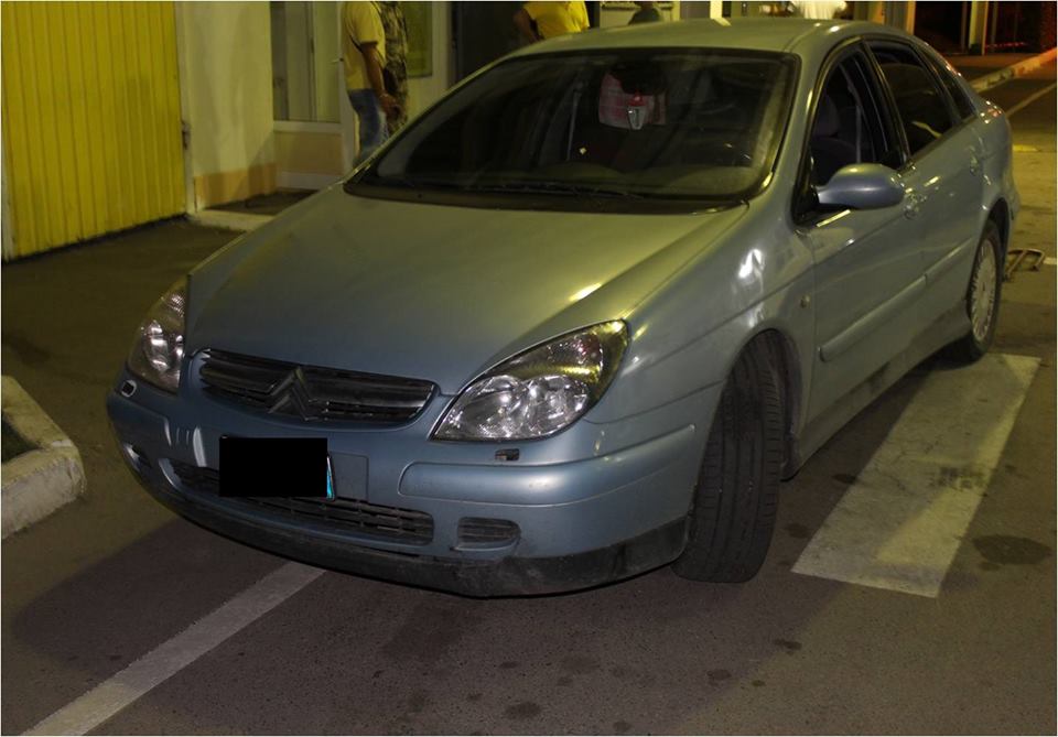 На Закарпатті українець намагався потрапити в Україну на викраденому в Італії авто (ФОТО)