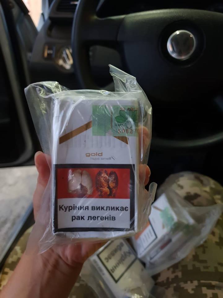 250 пачок сигарет знайшли на Закарпатті в автівці українця, що подорожував до Румунії (ФОТО)