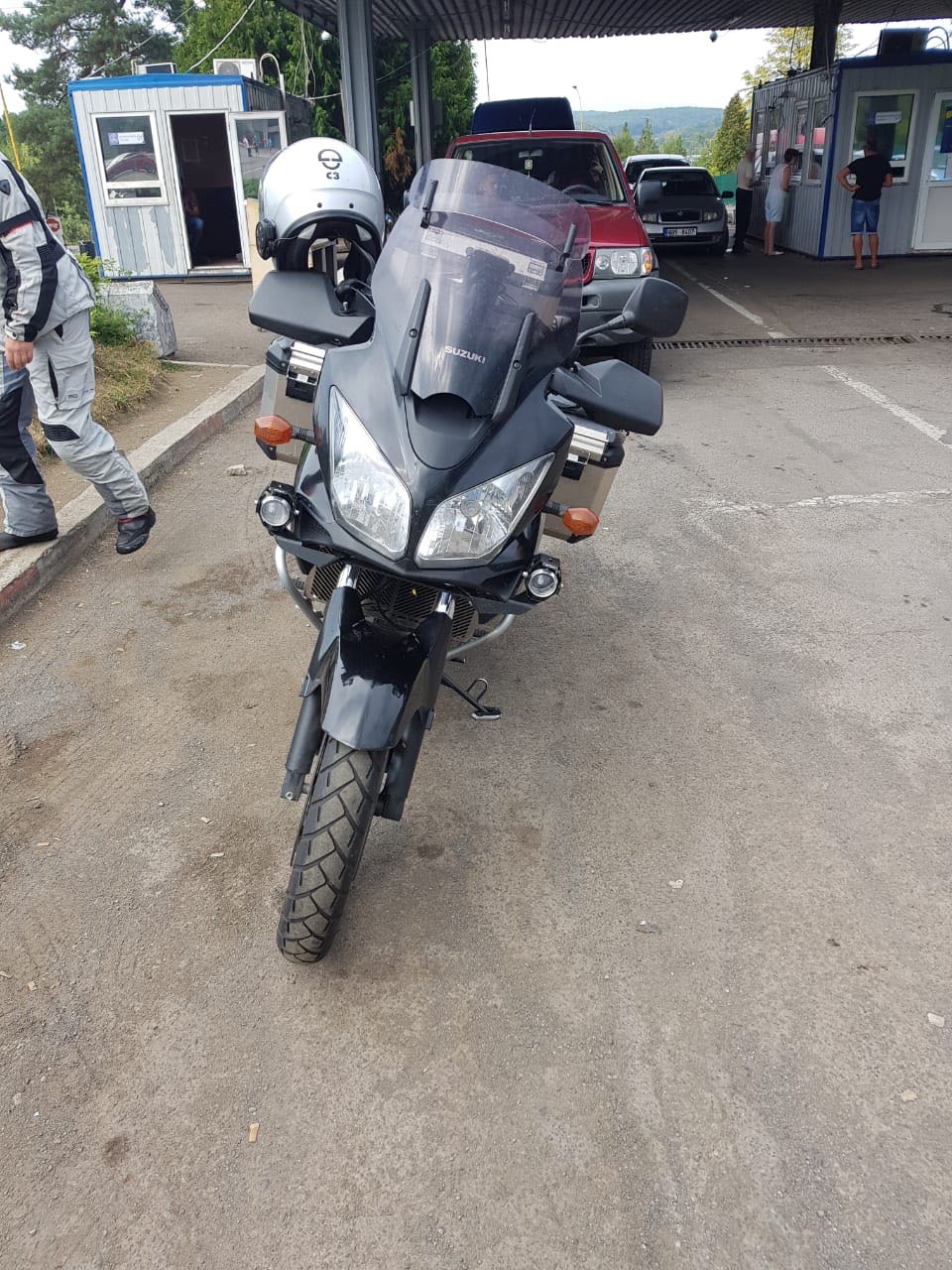Громадянин Чехії приїхав у ПП "Ужгород" на вкраденому в Італії мотоциклі (ФОТО)