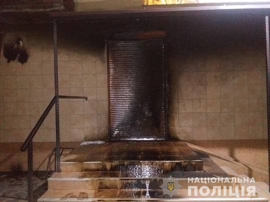 Уночі в Мукачеві підпалили крамницю (ФОТО)