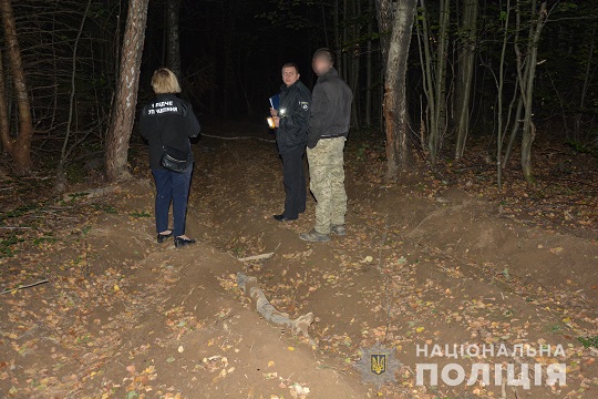 У Грабові на Мукачівщині 20-річний юнак, збираючи гриби, застрелив чоловіка (ФОТО)