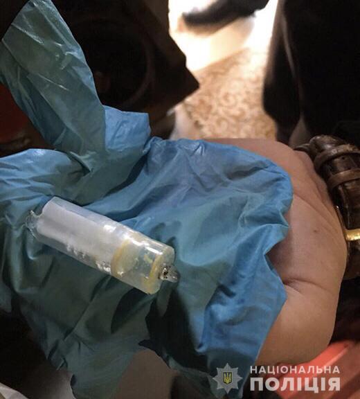 Після затримання стоматолога з Мукачівщини за наркозбут розслідують справу про схиляння ним до вживання наркотиків (ФОТО)