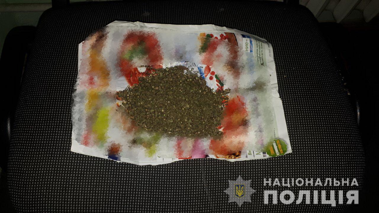 Під час обшуку будинку мешканця Сваляви вилучили близько 30 грамів марихуани (ФОТО)