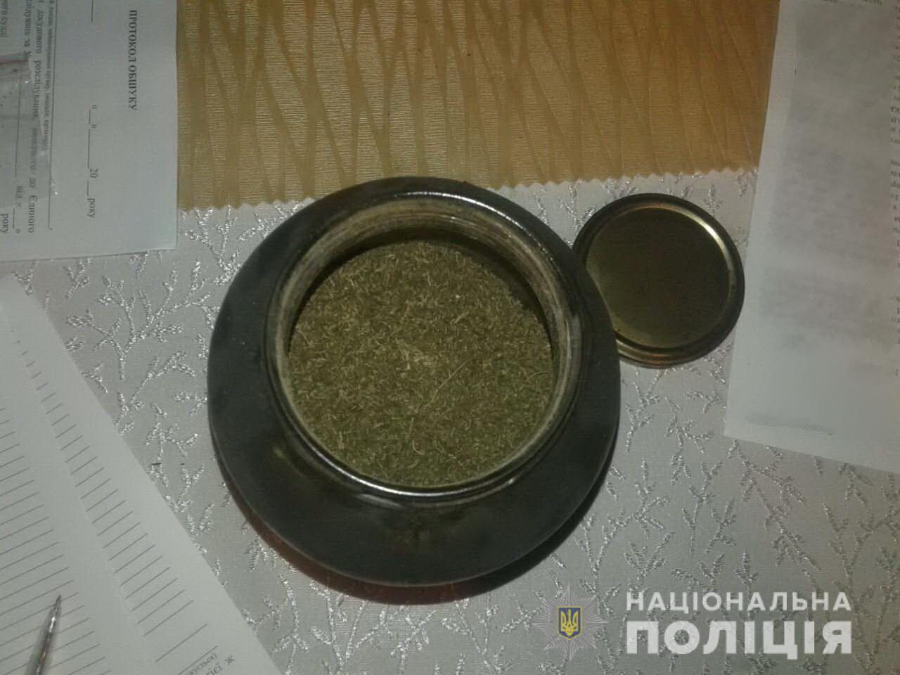 Півкілограма марихуани знайшли в будинку мешканця Хмільника, що на Іршавщині (ФОТО)