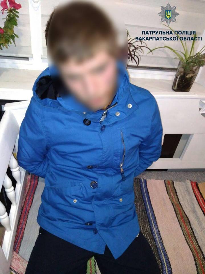 Впійманий в Ужгороді власником будинку крадій намагався втекти крізь вікно (ФОТО)