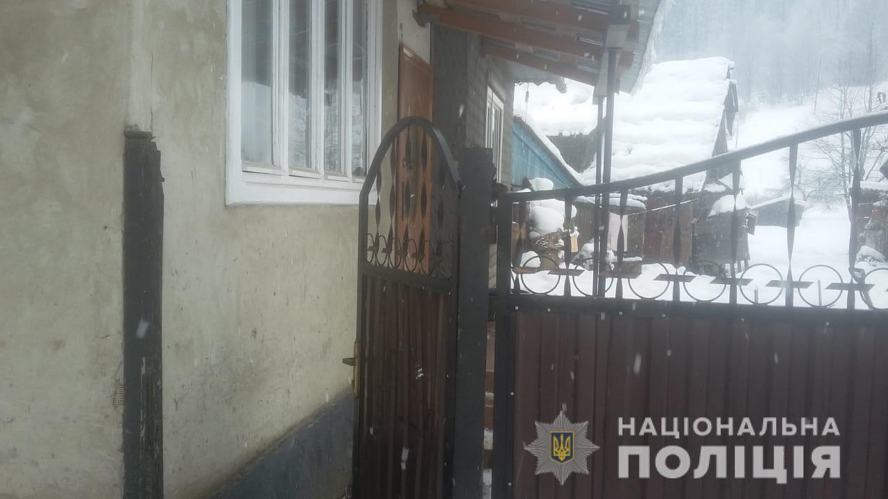 В Усть-Чорній, на Тячівщині 15-річний злодюжка заліз у чужий будинок, звідки викрав 4 тис грн