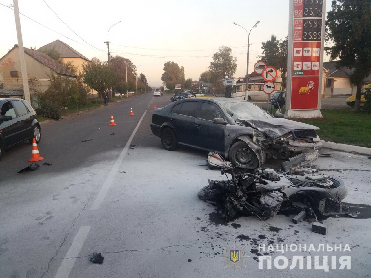 Мотоцикліст, що зіткнувся зі "Шкодою" в Мукачеві, помер у лікарні