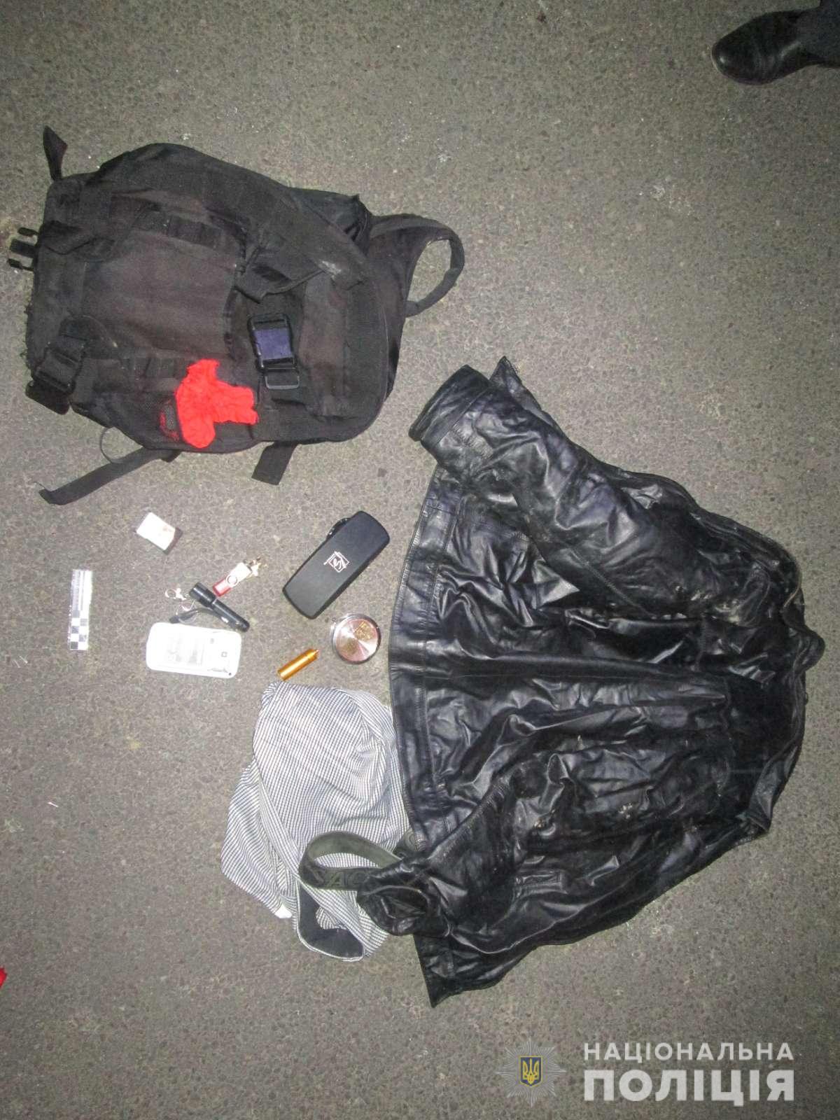 На Мукачівщині у закарпатця вилучили гранату із запалом, мобільні телефони, флеш-накопичувачі та балаклаву (ФОТО)