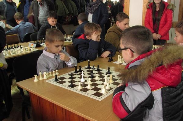 У Рахові відбувся традиційний міжрайонний дитячий шаховий турнір (ФОТО)