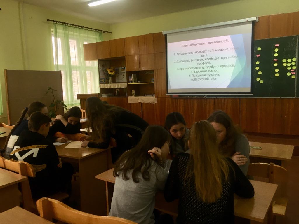 Ужгородські училища влаштовують профорієнтаційні дні відкритих дверей для школярів (ФОТО)