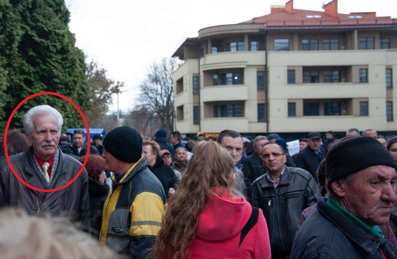 ФОТОФАКТ. Пенсіонера з Хуста, який "подякував" Порошенку за бідність, помітили під час мітингу Тимошенко в Ужгороді