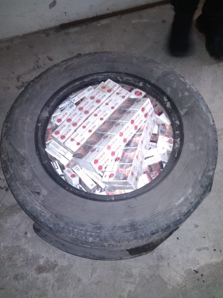 У МП "Малий Березний" в запасці MERCEDES-а знайшли 380 пачок прихованих сигарет (ФОТО)