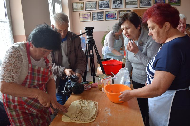 На "Великодній майстерні" у Кам’яниці на Ужгородщині пекли паски і виготовляли святковий декор (ФОТО)