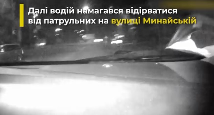 Нетверезий водій "Мерседеса" тікав від патрульних з Ужгорода до Кінчеша, а відтак, покинувши авто, намагався сховатися в будинку (ФОТО)