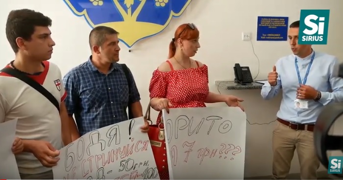 Десяток містян вийшли на протест проти підняття вартості проїзду в маршрутках в Ужгороді (ВІДЕО)