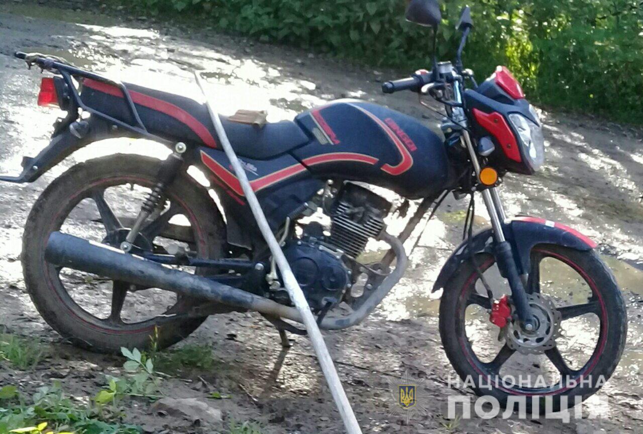 На Тячівщині чоловік вкрав припаркований мотоцикл односельчанки (ФОТО)