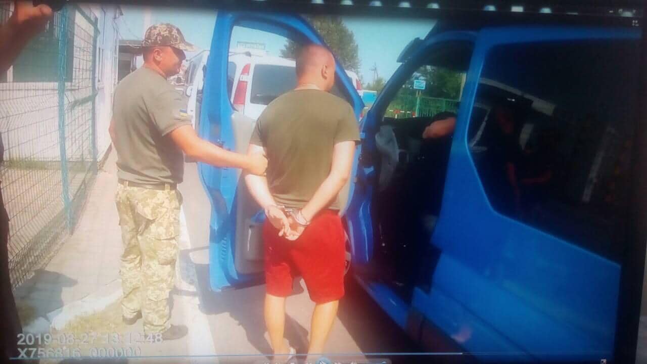 На Закарпатті затримали українця, що намагався на мікроавтобусі прорватися через кордон (ФОТО)