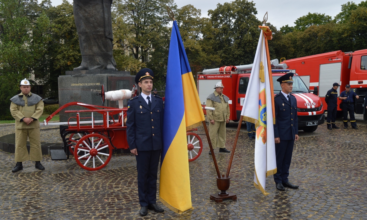 Закарпатських рятувальників привітали з професійним святом (ФОТО)