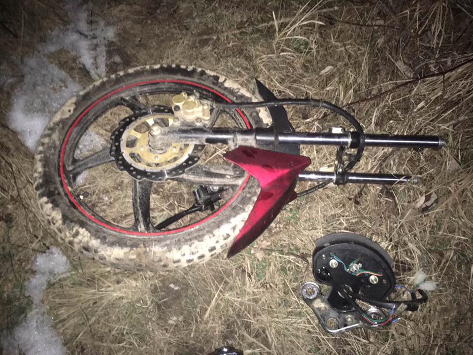 На Ужгородщині знайшли двох юнаків, що в новорічну ніч викрали з-під сільського клубу мотоцикл (ФОТО)