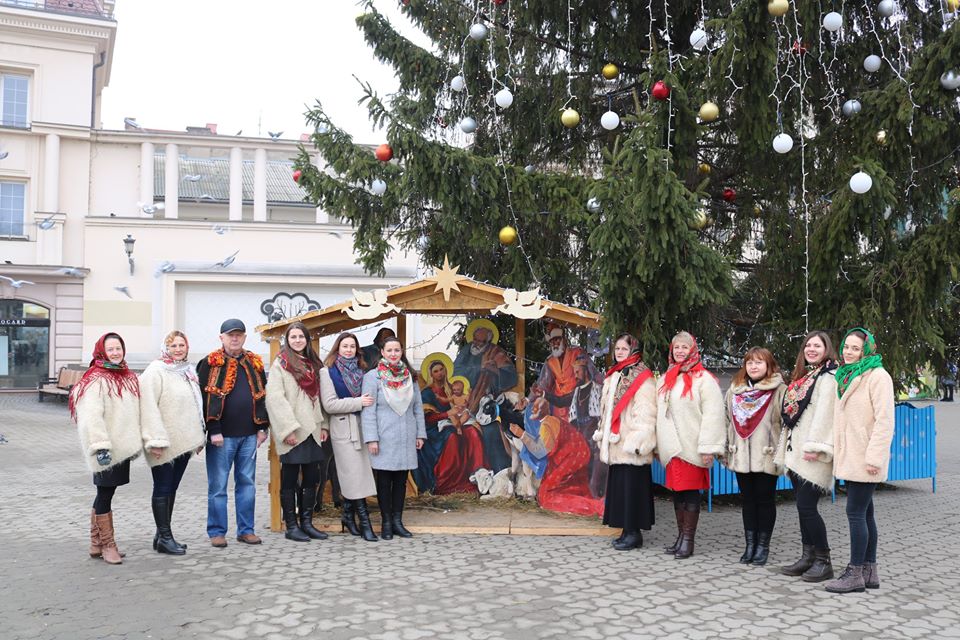 Ужгородці долучилися до Всеукраїнської акції "Нова радість стала" (ФОТО)