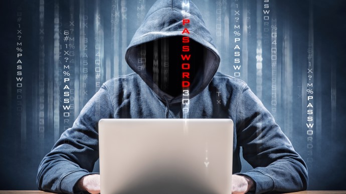 На Закарпатті повідомили про підозру хакеру, який незаконно отримував доступ до приватних даних користувачів мережі