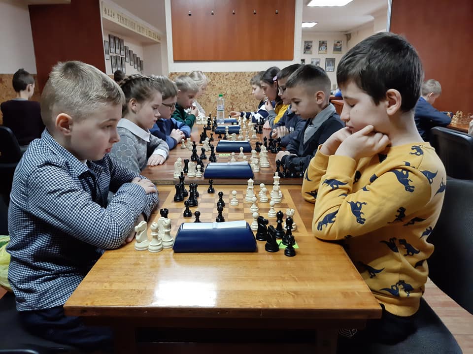 У Мукачеві пройшов чемпіонат області з шахів серед юнаків та дівчат (ФОТО)